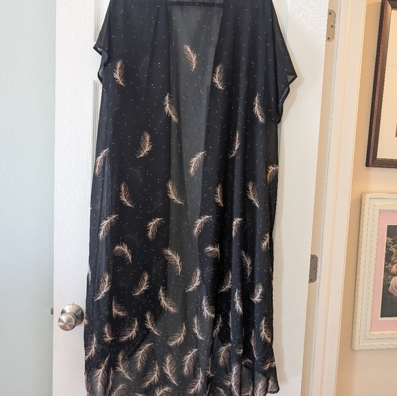 Torrid Black Feather Kimono Sheer Size 1/2 - Picture 2 of 4